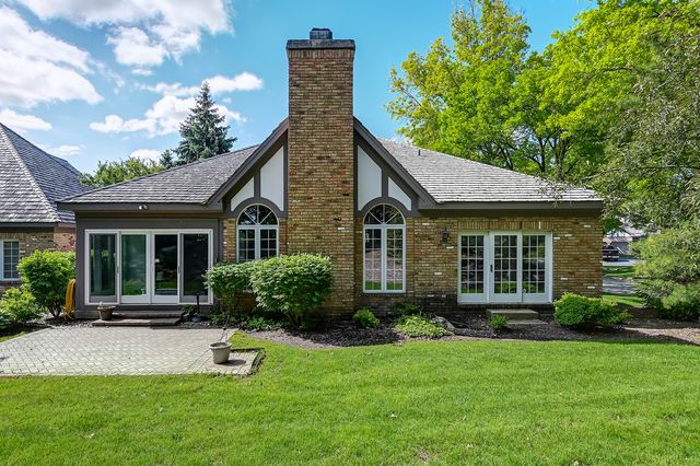 68 Berkshire Court, Burr Ridge, IL 60527