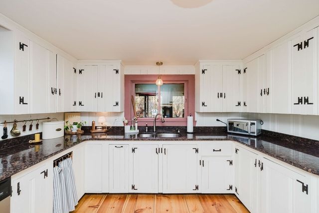 429 South St, Holliston, MA 01746