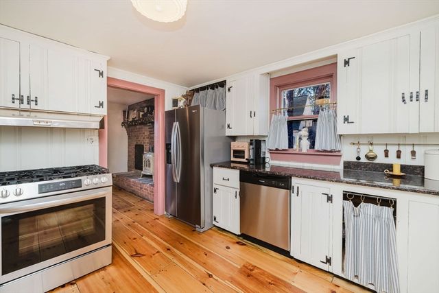 429 South St, Holliston, MA 01746