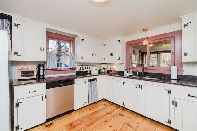 429 South St, Holliston, MA 01746