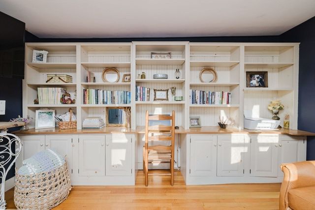 429 South St, Holliston, MA 01746