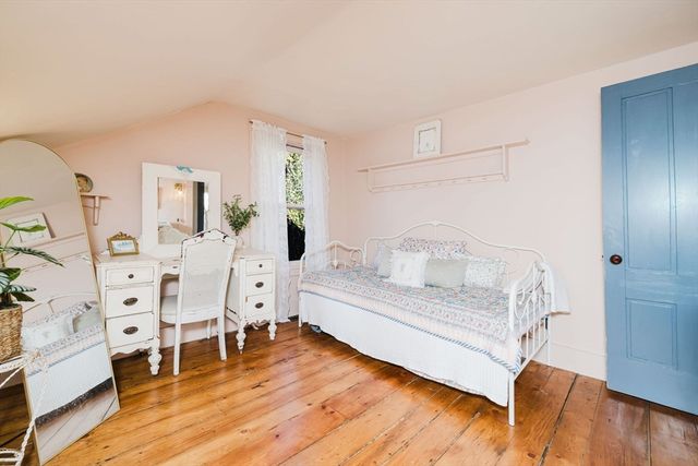 429 South St, Holliston, MA 01746