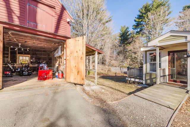 429 South St, Holliston, MA 01746