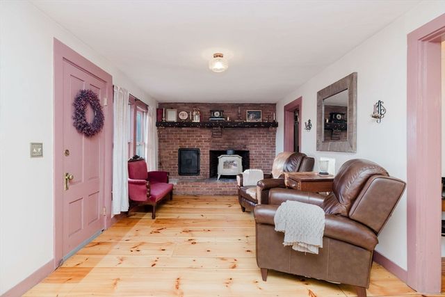 429 South St, Holliston, MA 01746