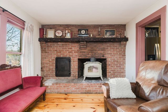 429 South St, Holliston, MA 01746