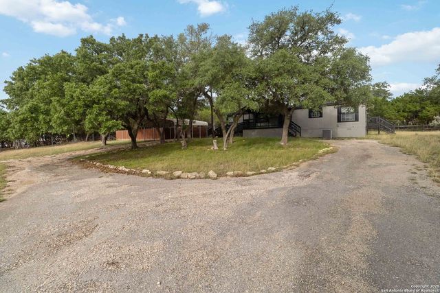 279 Ute, Bandera, TX 78003