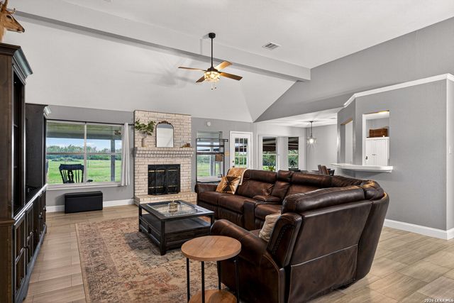 3727 Fm 467, Seguin, TX 78155