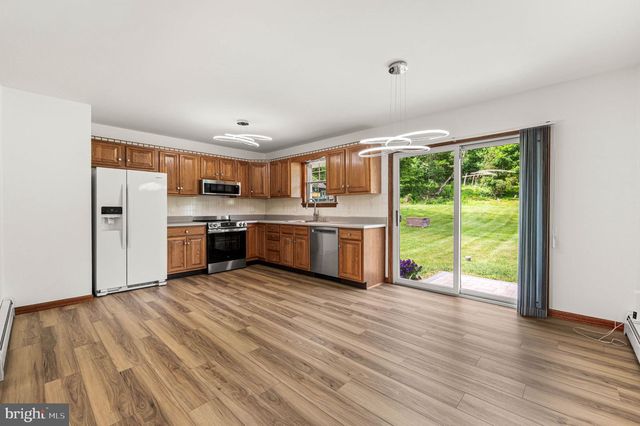451 TOWNSHIP LINE RD, Bechtelsville, PA 19505