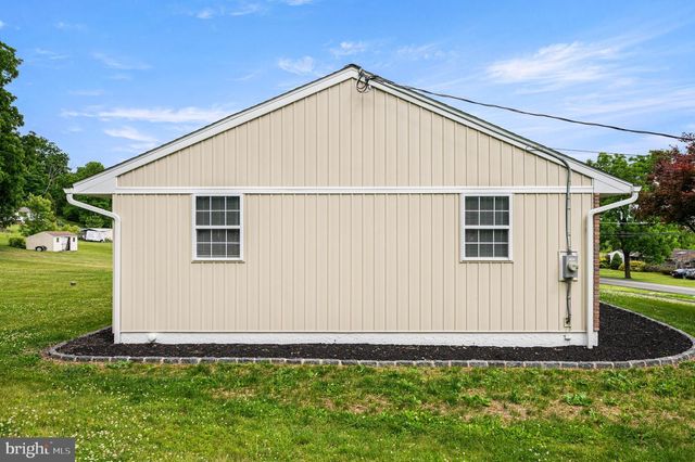 451 TOWNSHIP LINE RD, Bechtelsville, PA 19505