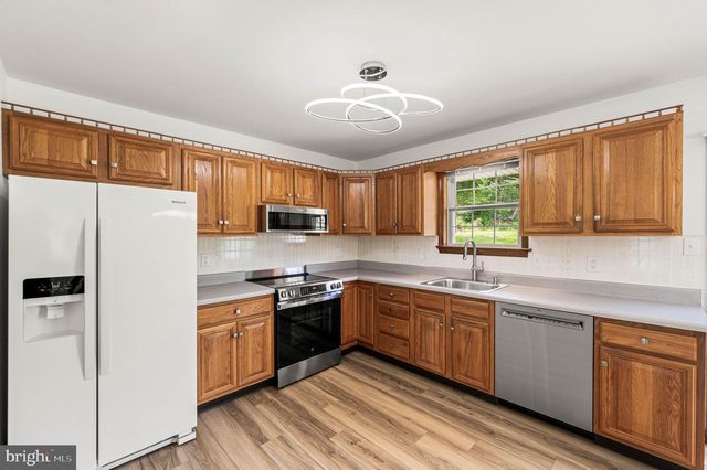 451 TOWNSHIP LINE RD, Bechtelsville, PA 19505