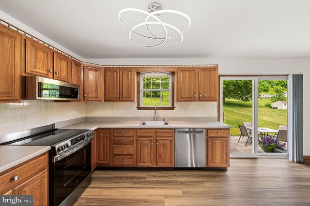 451 TOWNSHIP LINE RD, Bechtelsville, PA 19505