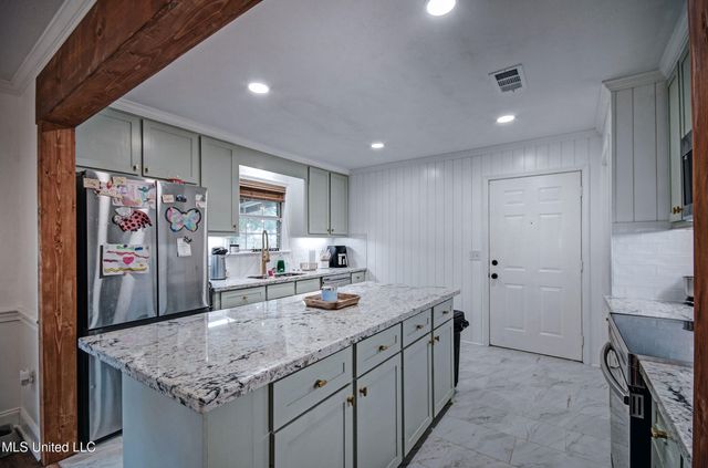 215 Moss Valley Drive, Brandon, MS 39042