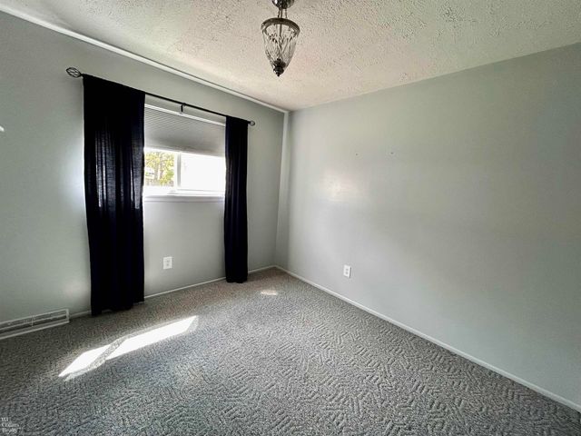 30830 Warner Avenue, Warren, MI 48092