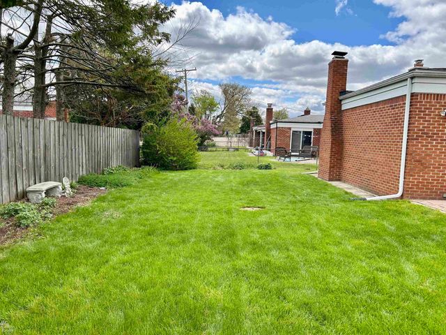 30830 Warner Avenue, Warren, MI 48092