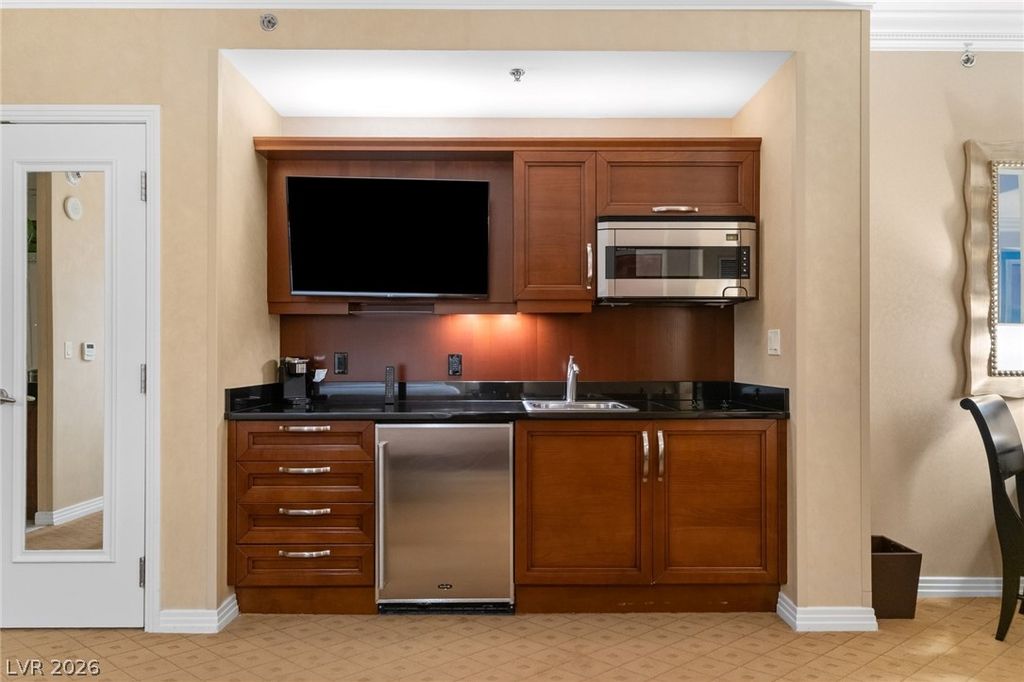145 East HARMON Avenue 1806, Las Vegas, NV 89109 — photo 4