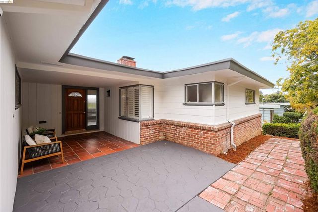 4678 Geranium Pl, Oakland, CA 94619