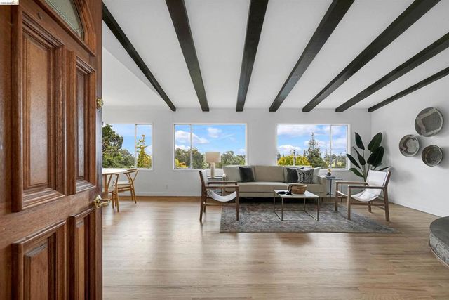 4678 Geranium Pl, Oakland, CA 94619