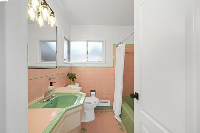 4678 Geranium Pl, Oakland, CA 94619