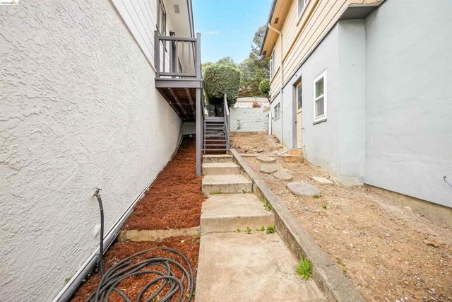 4678 Geranium Pl, Oakland, CA 94619