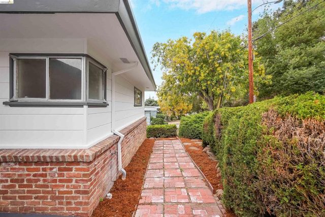 4678 Geranium Pl, Oakland, CA 94619