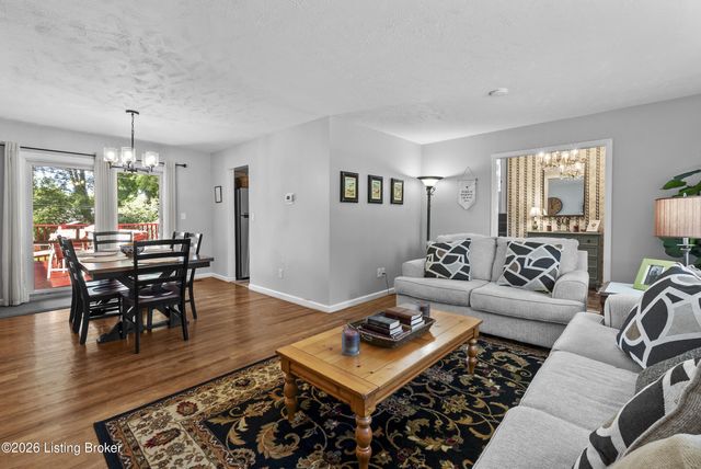 9306 Trentham Ln, Louisville, KY 40242