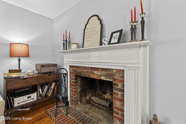 9306 Trentham Ln, Louisville, KY 40242