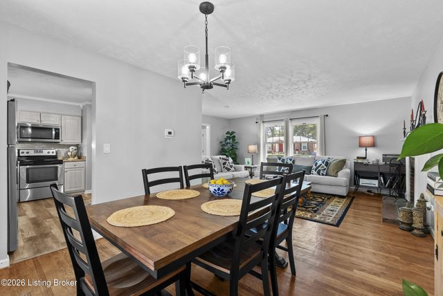 9306 Trentham Ln, Louisville, KY 40242