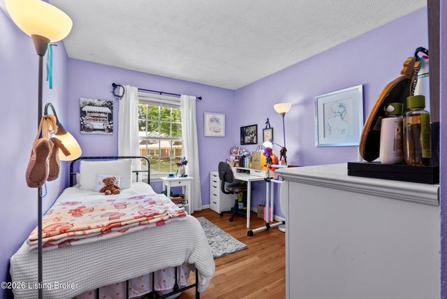 9306 Trentham Ln, Louisville, KY 40242