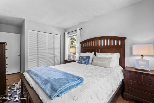 9306 Trentham Ln, Louisville, KY 40242