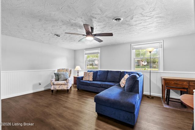 9306 Trentham Ln, Louisville, KY 40242