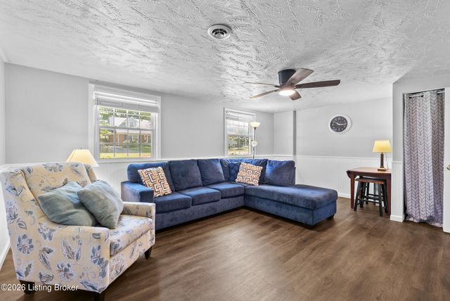 9306 Trentham Ln, Louisville, KY 40242
