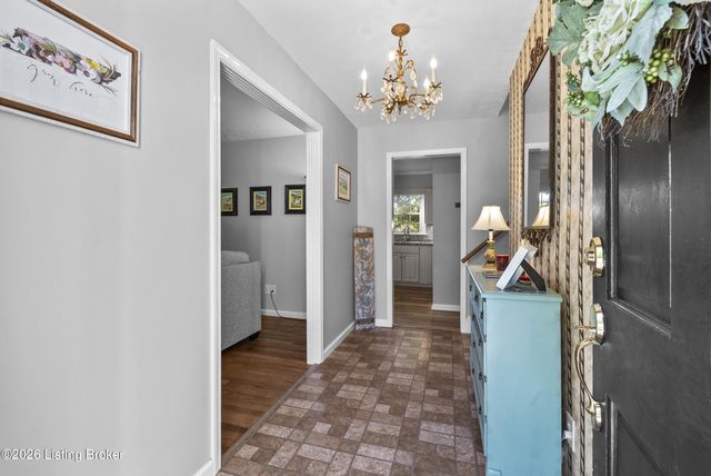 9306 Trentham Ln, Louisville, KY 40242