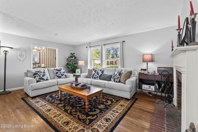 9306 Trentham Ln, Louisville, KY 40242