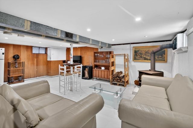 77 Sterling St, Lynn, MA 01905