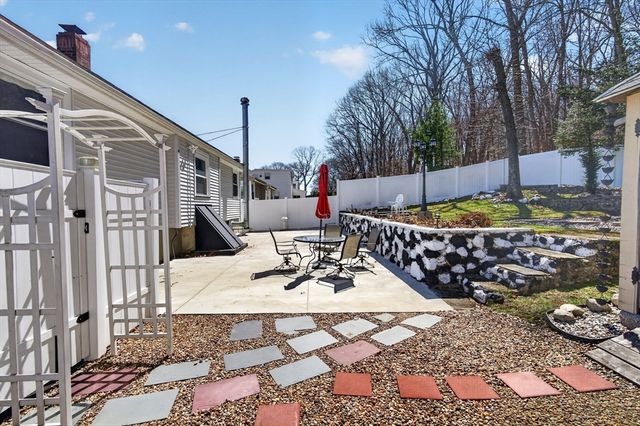 77 Sterling St, Lynn, MA 01905