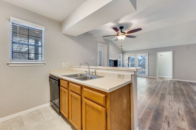 2835 Keller Springs 502, Carrollton, TX 75006