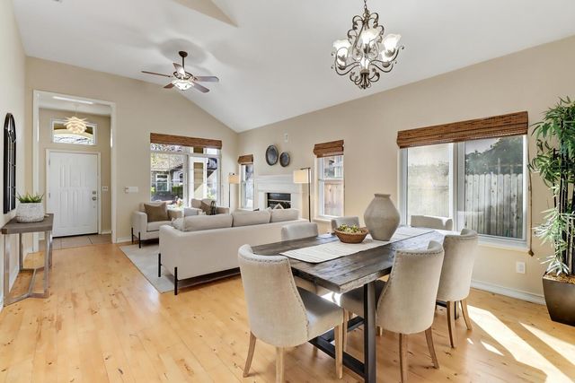 382 Seaton Dr, Folsom, CA 95630