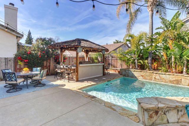 382 Seaton Dr, Folsom, CA 95630