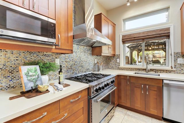 382 Seaton Dr, Folsom, CA 95630