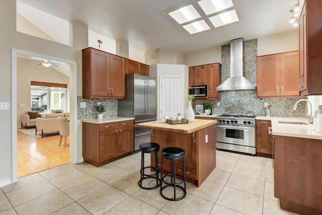 382 Seaton Dr, Folsom, CA 95630