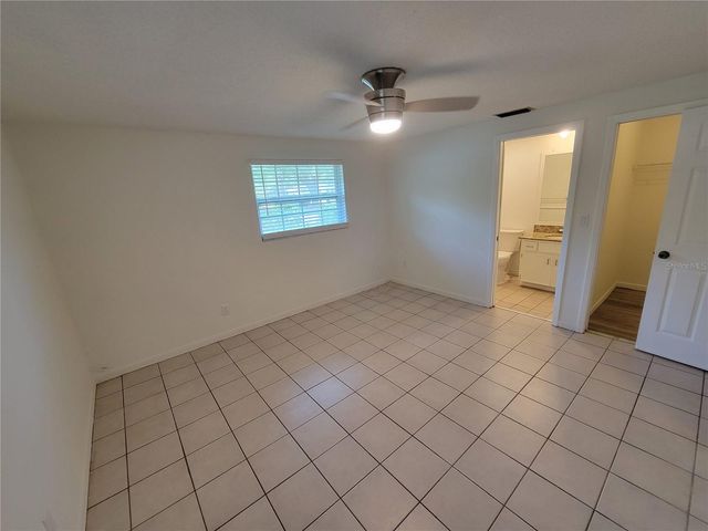 501 LAKE PALMS DR, Largo, FL 33771