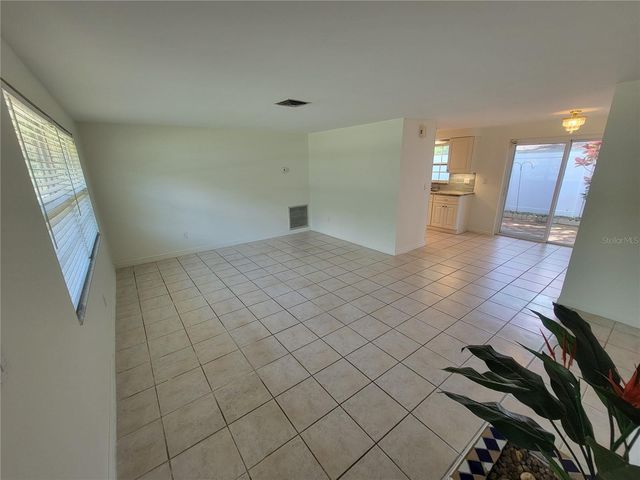 501 LAKE PALMS DR, Largo, FL 33771