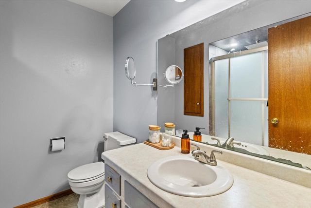 1221 Green Tree ROAD, West Bend, WI 53090