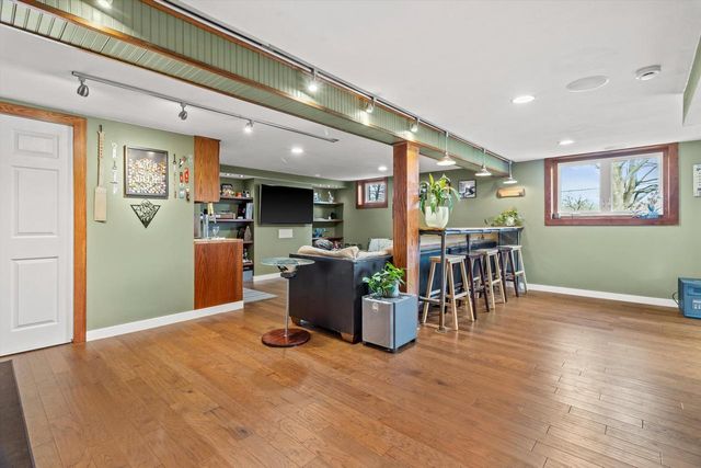 1221 Green Tree ROAD, West Bend, WI 53090