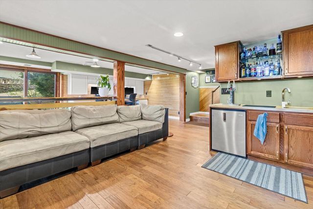 1221 Green Tree ROAD, West Bend, WI 53090