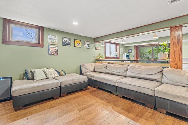 1221 Green Tree ROAD, West Bend, WI 53090