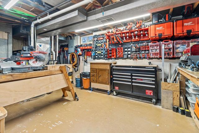 1221 Green Tree ROAD, West Bend, WI 53090