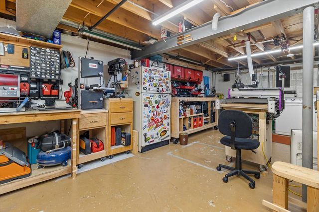 1221 Green Tree ROAD, West Bend, WI 53090