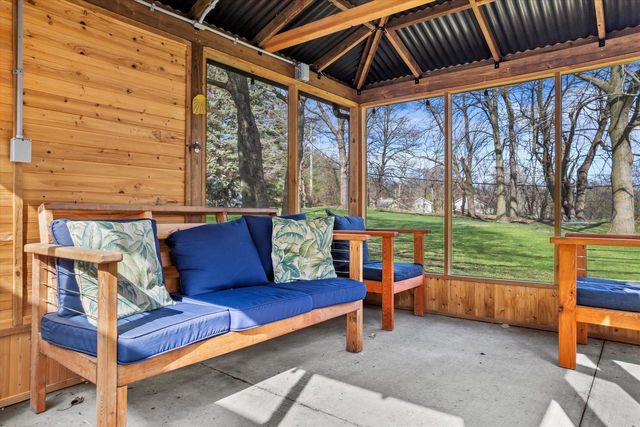 1221 Green Tree ROAD, West Bend, WI 53090