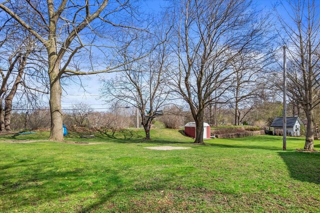 1221 Green Tree ROAD, West Bend, WI 53090